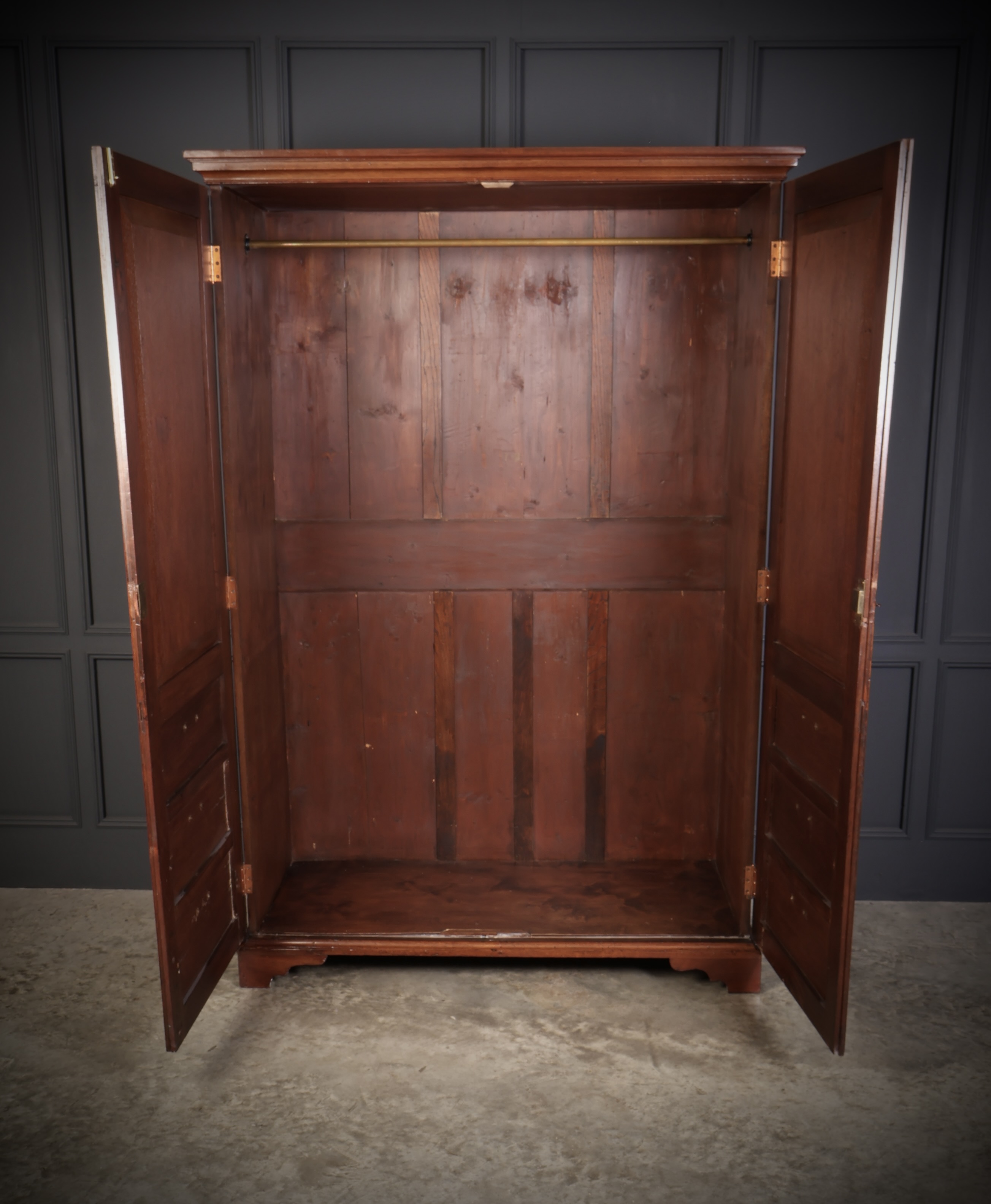 Georgian Flame Mahogany Wardrobe - Image 3